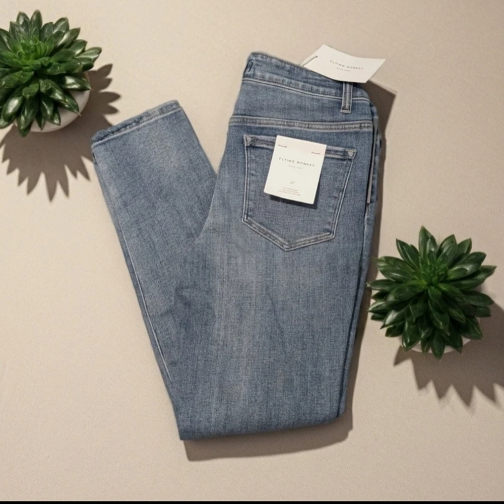 NWT Women’s Flying Monkey Black Label Distressed Cropped Jeans Size. 27x28